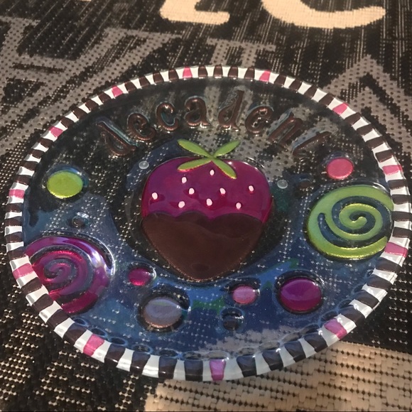 2009 Decadent 11" Glass Plate Chocolate Strawberry - Picture 7 of 16